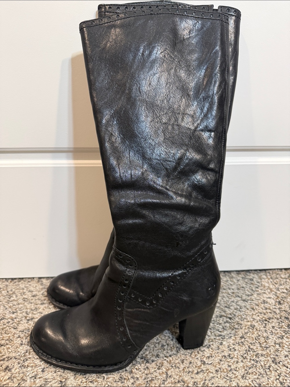 Born W31646 Tatiana Black
Leather Zip Up Womens Knee Pull
On Boots